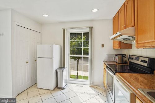 6367 Buffie Ct, Springfield VA  22015-3404 exterior