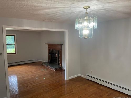 30 Garnet Ln, Wapping CT  06074-1571 exterior