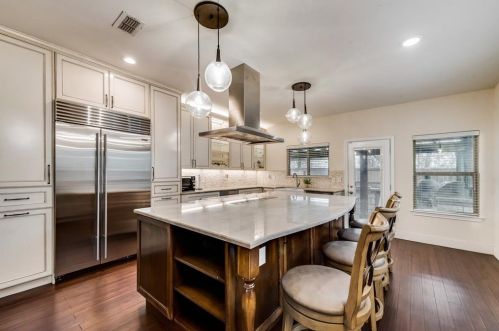 5568 Thunder Bay Dr, Fort Worth TX  76119-8505 exterior