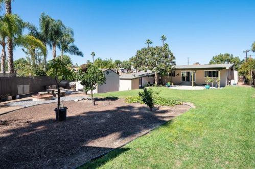 927 Crescent Dr, Vista CA  92084-6303 exterior