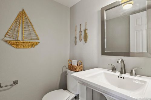 6737 Niagara Ct, Englewood, CO 80112-1011