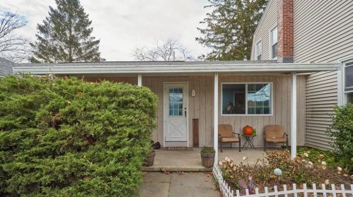 287 Lake Rd, Killingly, CT 06241-1508