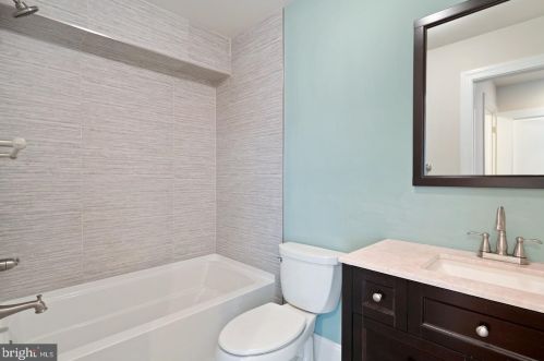 541 12 St, Philadelphia PA 19123-1156 exterior