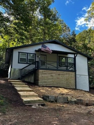 246 Montgomery Ln, Clayton, GA 30525-5783