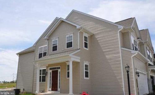 3806 Kings Ln, York, PA 17315-3695