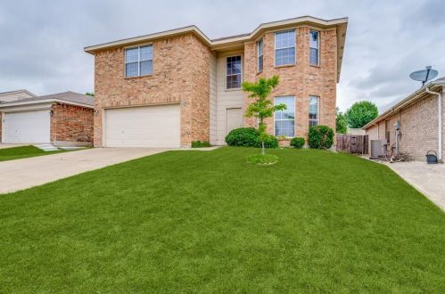 10208 Scurry Ct, Fort Worth, TX 76108-4978