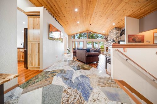 627 Mountain Ridge Rd, Peninsula Village, CA 96137-9952