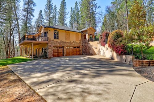 1515 Whispering Pines Dr, Meadow Vista, CA 95722-9304