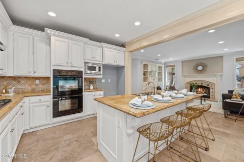 531 Granite Hl St, Simi Valley CA 93065-0608 exterior