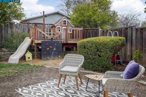 5210 Jomar Dr, Concord CA  94521-2343 exterior