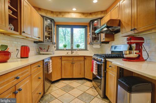 151 Cedar Ln, Princeton NJ  08540-5349 exterior