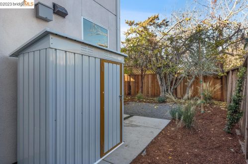 1171 Hearst Ave, Berkeley CA  94702-1622 exterior