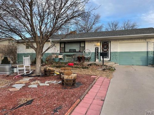 2122 Rosewood Ln, Pueblo, CO 81005-2741