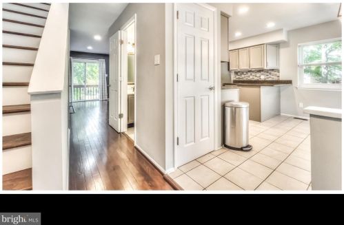 7226 Dockside Ln, Columbia MD  21045-5019 exterior