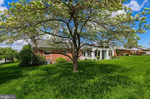 1631 Sunset Ave, Lancaster PA  17601-4355 exterior