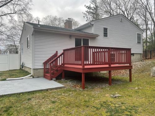 24 Lloyd Dr, Coventry, RI 02816-8432