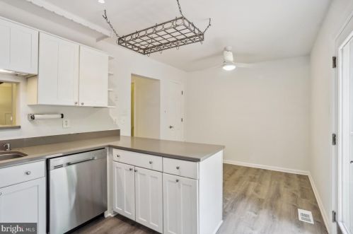 18 Kinsman View Cir, Silver Spring MD 20901-1652 exterior