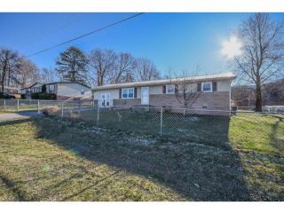305 Cherry Tree Ln, Elizabethton, TN 37643-5147