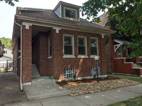 7621 Cornell Ave, Chicago, IL 60649-4019