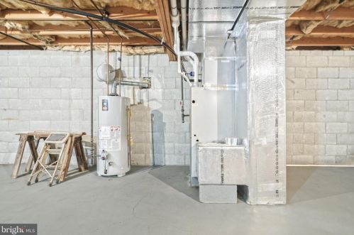 764 Walnut St, Hanover PA 17331-2051 exterior