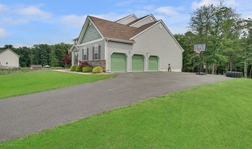 13 Parkside Dr, Jackson Twp, NJ 08527-4276