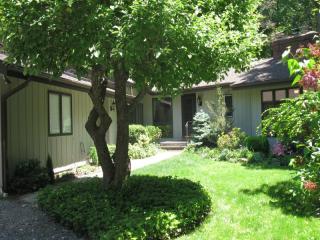 377 Stanwich Rd, Greenwich CT  06830-3525 exterior
