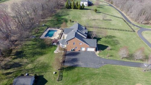 18733 Grove Church Ct, Leesburg, VA 20175-9067