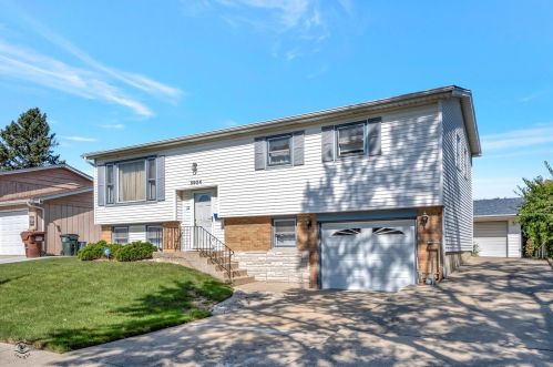 5924 Edward Dr, Oak Forest, IL 60452-2820