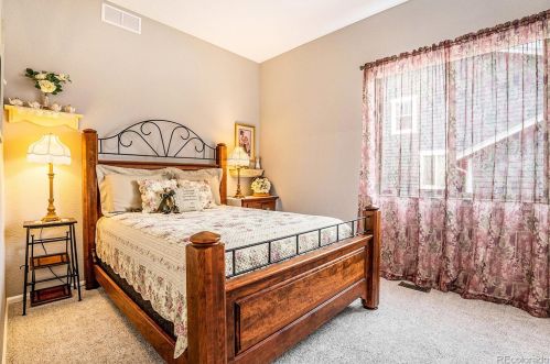363 Montezuma St, Denver CO  80601-4190 exterior