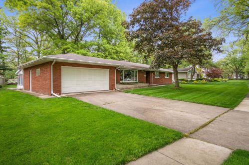 744 Williams Dr, Crown Point, IN 46307-4822