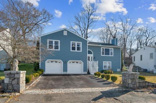 51 Westport Dr, Waterbury, CT 06706-2855