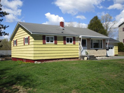 94 Canterbury St, Presque Isle, ME 04769-3018