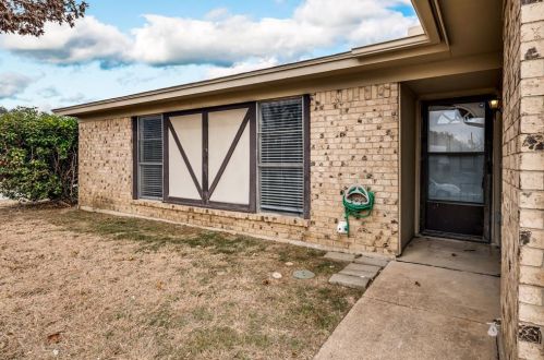 6325 Cascade Cir, Fort Worth TX  76148-2199 exterior