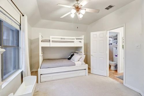 2540 Grn Oak Dr, Carrollton TX 75010-4221 exterior