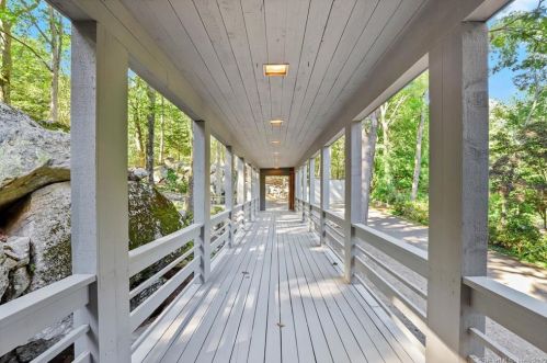 407 Riversville Rd, Greenwich CT  06831-3231 exterior