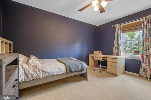 1827 Krystle Dr, Lancaster PA  17602-4149 exterior