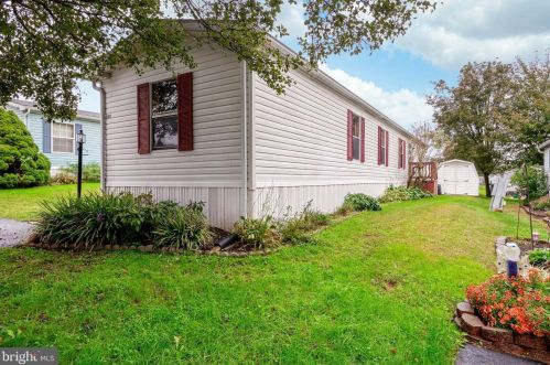 207 Sunningdale Ct, Lancaster PA  17603-2185 exterior