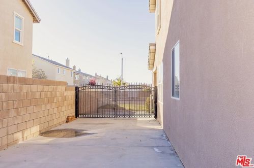 44034 Marbella St, Lancaster CA 93536-6856 exterior