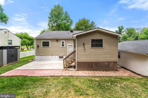15906 Donald Curtis Dr, Woodbridge VA  22191-4250 exterior