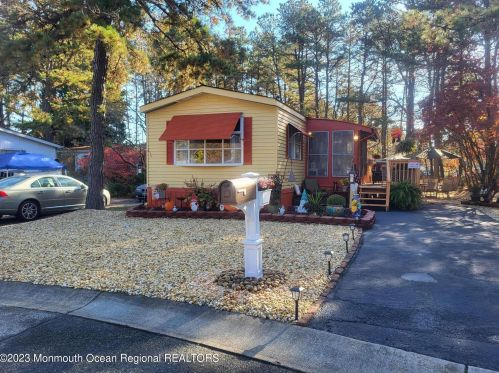 79 Martin Dr, Lakehurst, NJ 08759-3728