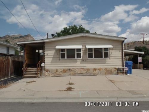 52 Palmer St, Helper, UT 84526-1243