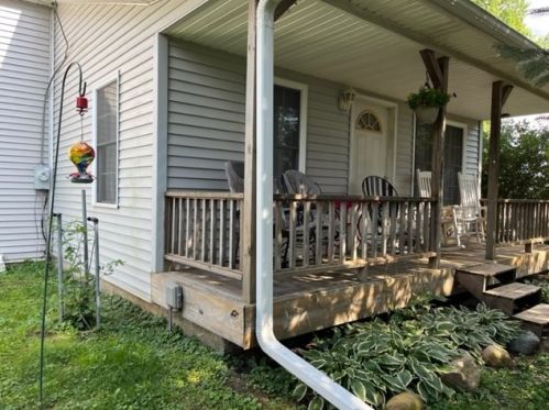 827 White Rock Rd, Honey Creek, IL 61015-9553