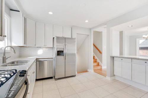 54 Naperville Rd, Willowbrook IL  60514-1021 exterior