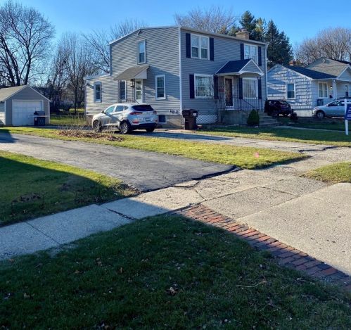 625 Pleasant St, Bull Valley, IL 60098-2240