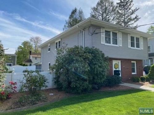 164 Grand St, N Milford, NJ 07646-2626