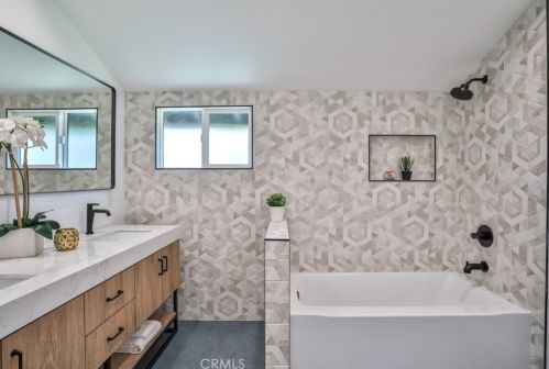 5810 Mammoth Ave, Van Nuys CA  91401-4419 exterior