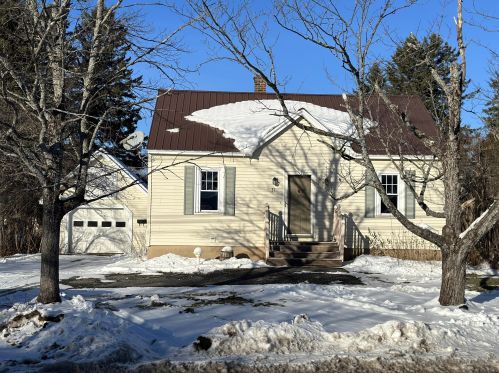 31 Cedar St, Presque Isle, ME 04769-2951
