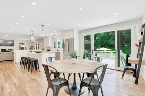 35 Hilltop Rd, Norwalk CT  06854-5001 exterior