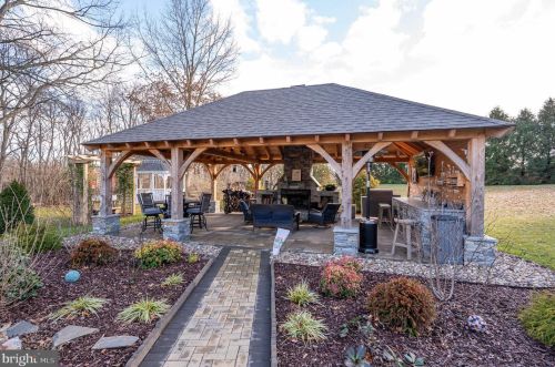 874 Pheasant Hill Rd, Summit Point WV  25446-3634 exterior