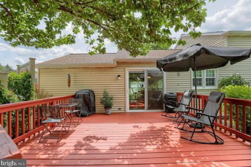 2410 Creek View Dr, Lancaster PA  17602-1450 exterior